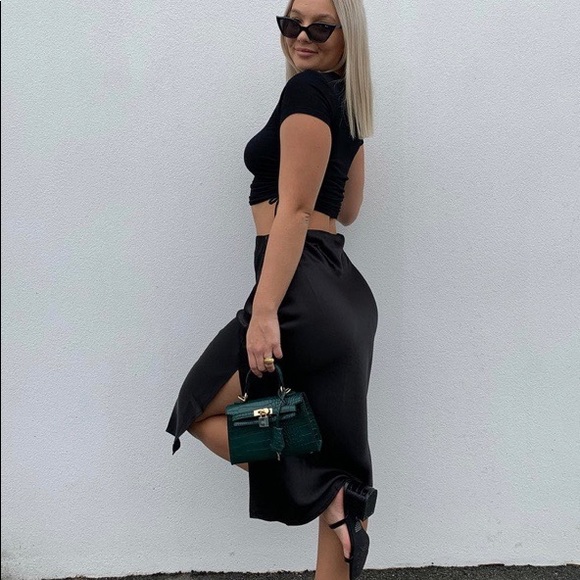 Princess Polly Black Satin Silk Split Midi Skirt - Picture 4 of 4